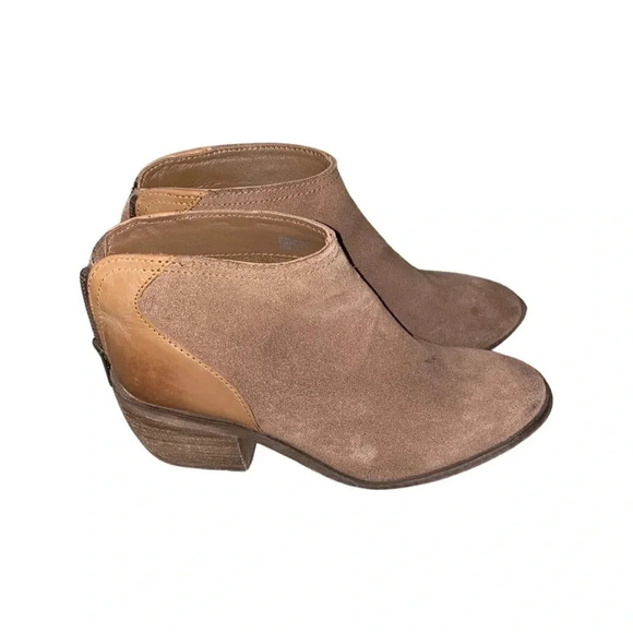 Charles by Charles David Yasmin Cognac Suede Bootie Size 6.5 - Picture 1 of 6